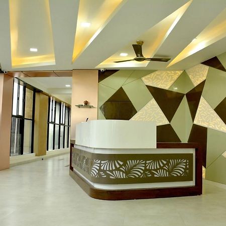 אחמדאבאד Hotel Tulip Plaza מראה חיצוני תמונה