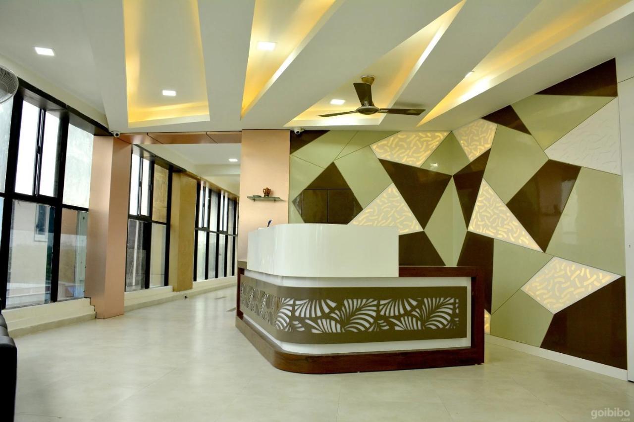 אחמדאבאד Hotel Tulip Plaza מראה חיצוני תמונה