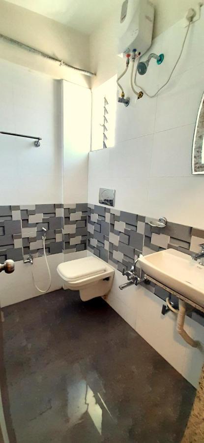 אחמדאבאד Hotel Tulip Plaza מראה חיצוני תמונה